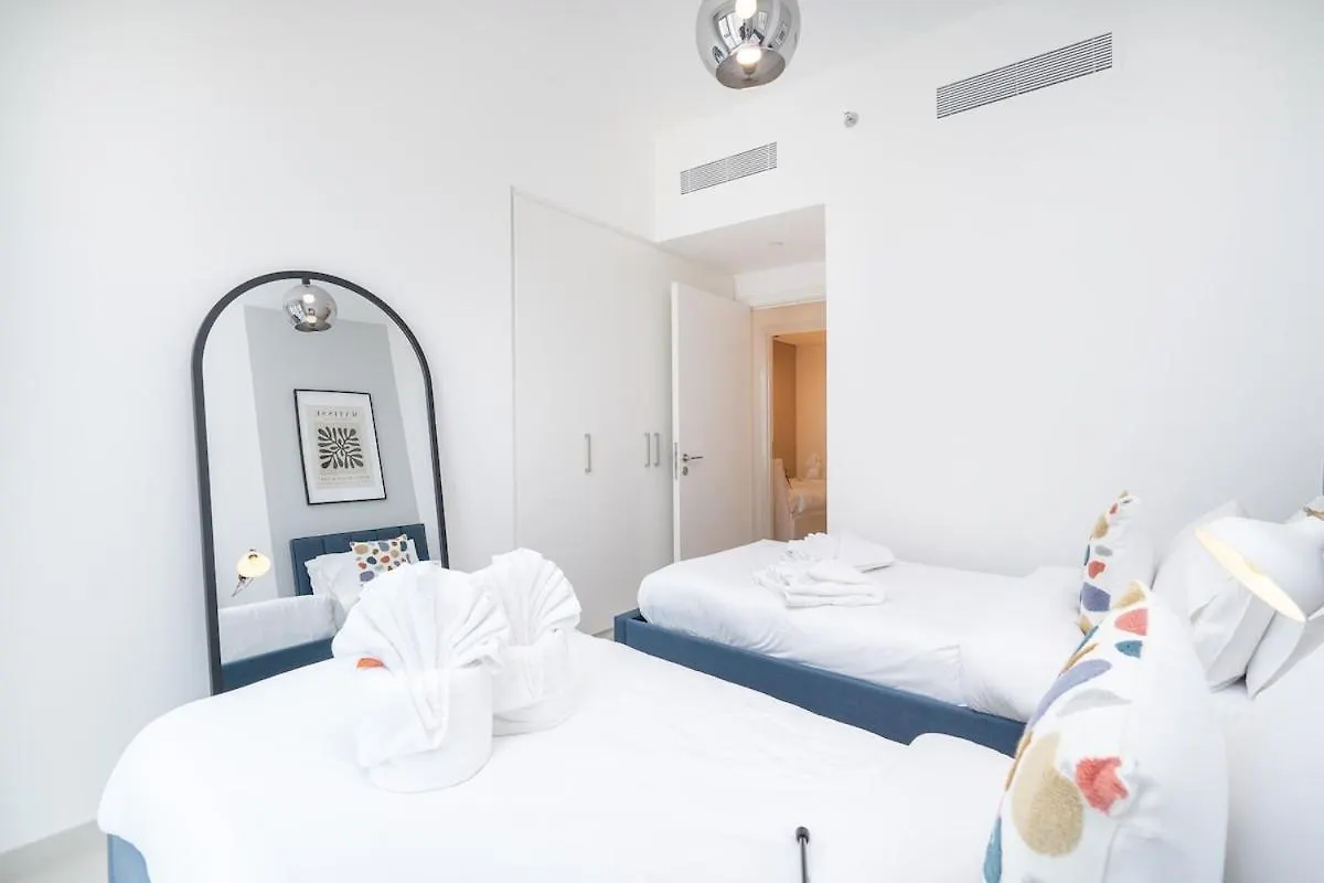 Luxurious 4-Bedrooms Near Burj Khalifa And Dubai Mall In Downtown! 0*,  United Arab Emirates
