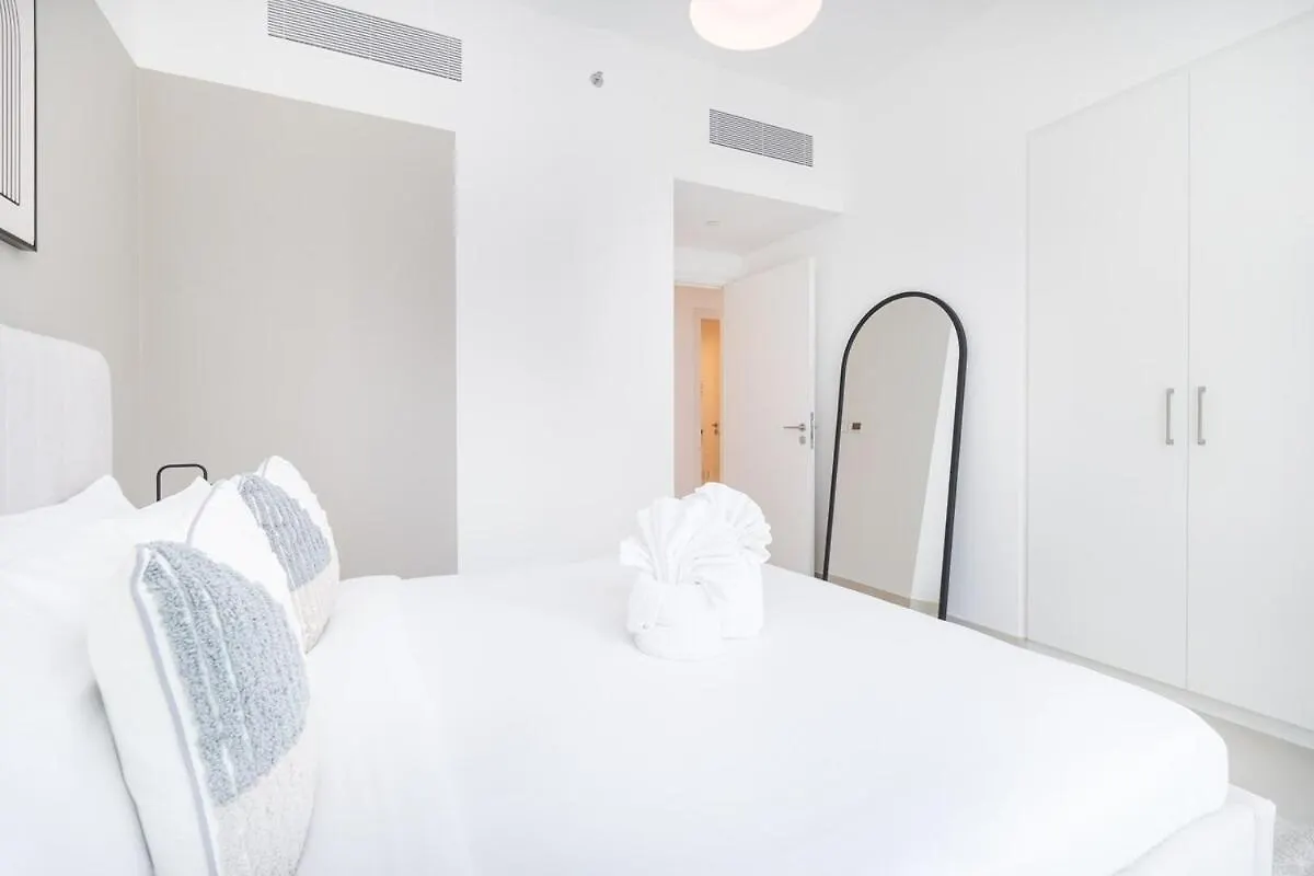 Luxurious 4-Bedrooms Near Burj Khalifa And Dubai Mall In Downtown! Apartment